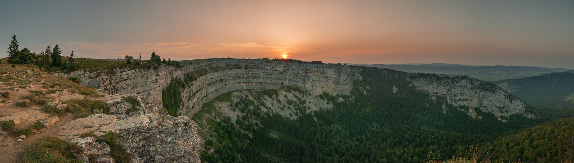 Sehenswürdikeiten Creux du Van AdobeStock 245757827